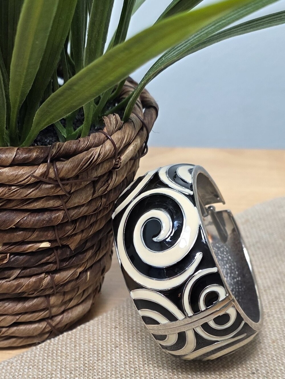 BLACK & WHITE ENAMEL | Silvertone Hinged Chunky Bangle